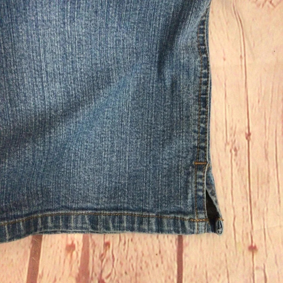 TILT Stretch Medium Wash Blue Denim Capris - Size 7 - Picture 12 of 12